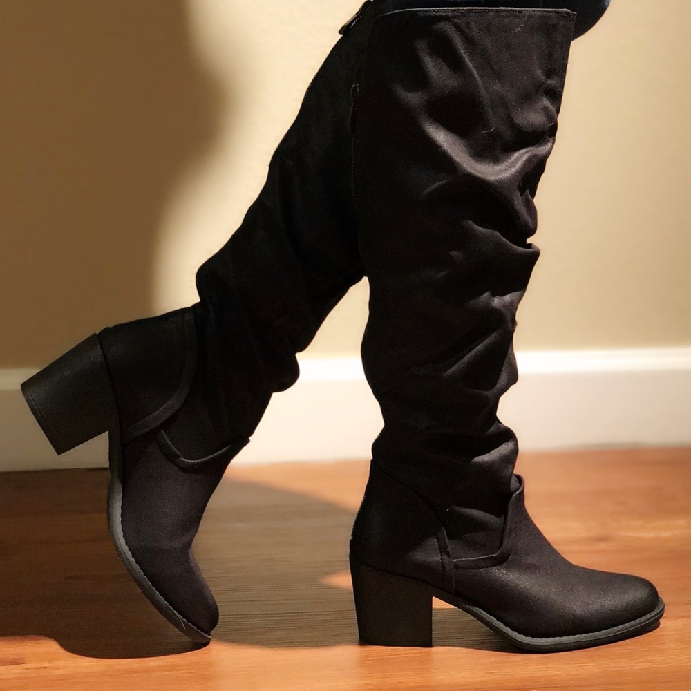 BLACK BOOTS